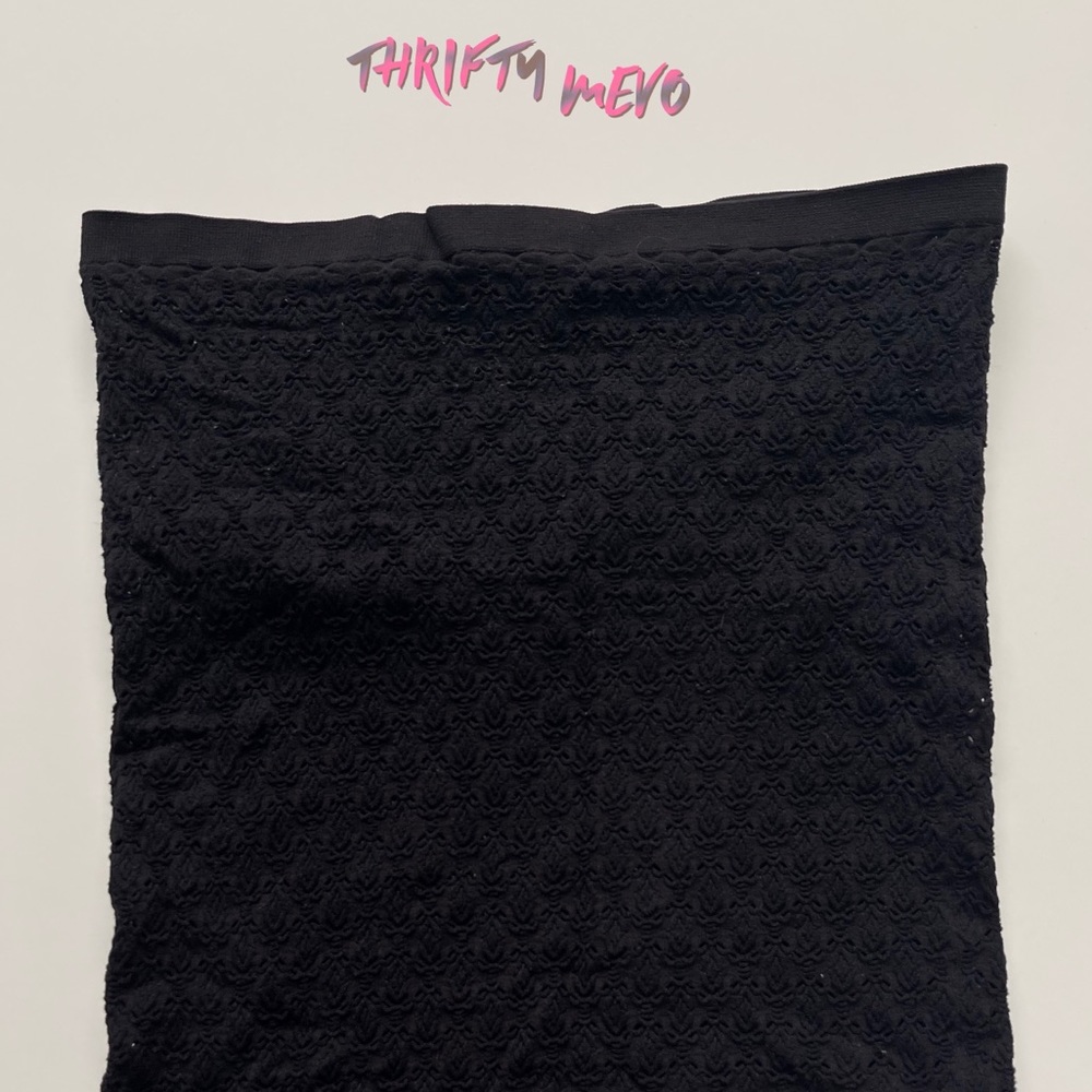 Sleeveless crop top black